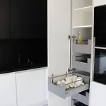 With Xxl Tv, Full Kitchen & Fireplace