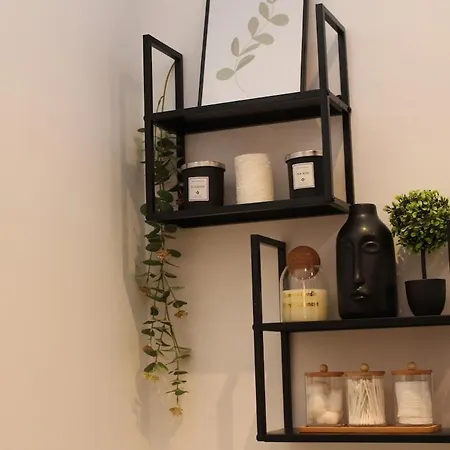 With Xxl Tv, Full Kitchen & Fireplace