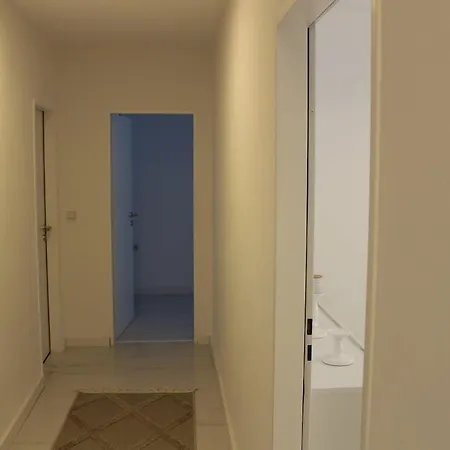 Appartement With Xxl Tv, Full Kitchen & Fireplace *