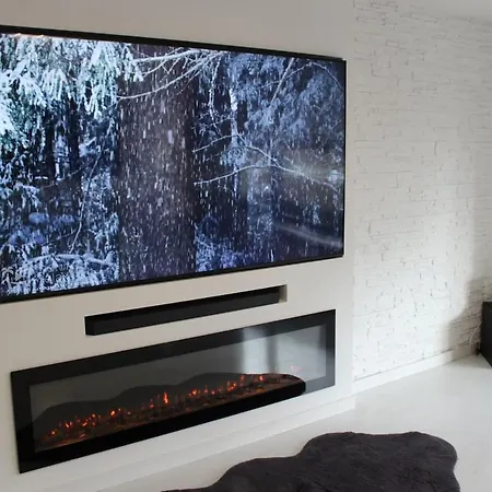 With Xxl Tv, Full Kitchen & Fireplace Apartment