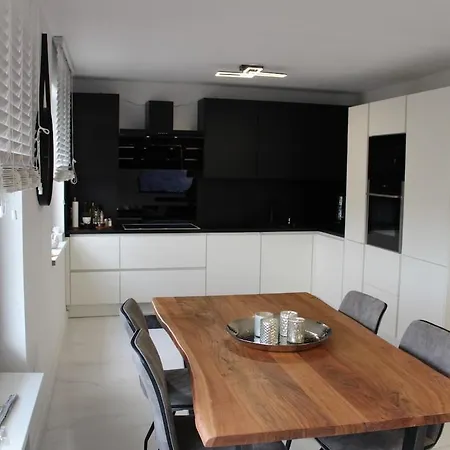 Apartment With Xxl Tv, Full Kitchen & Fireplace