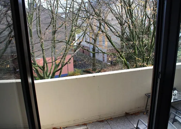 With Xxl Tv, Full Kitchen & Fireplace *