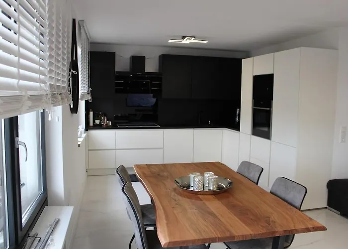 Appartement With Xxl Tv, Full Kitchen & Fireplace