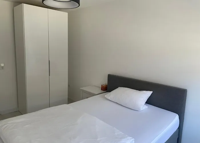 Appartement With Xxl Tv, Full Kitchen & Fireplace Wuppertal